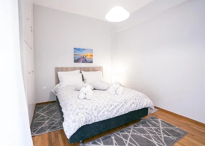 Spacious Comfortable Apartment - Gold Serenity