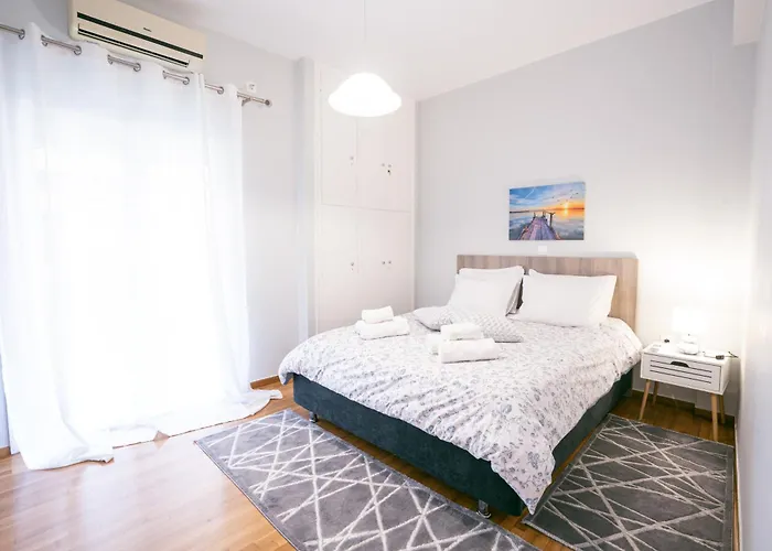 Spacious Comfortable Apartment - Gold Serenity