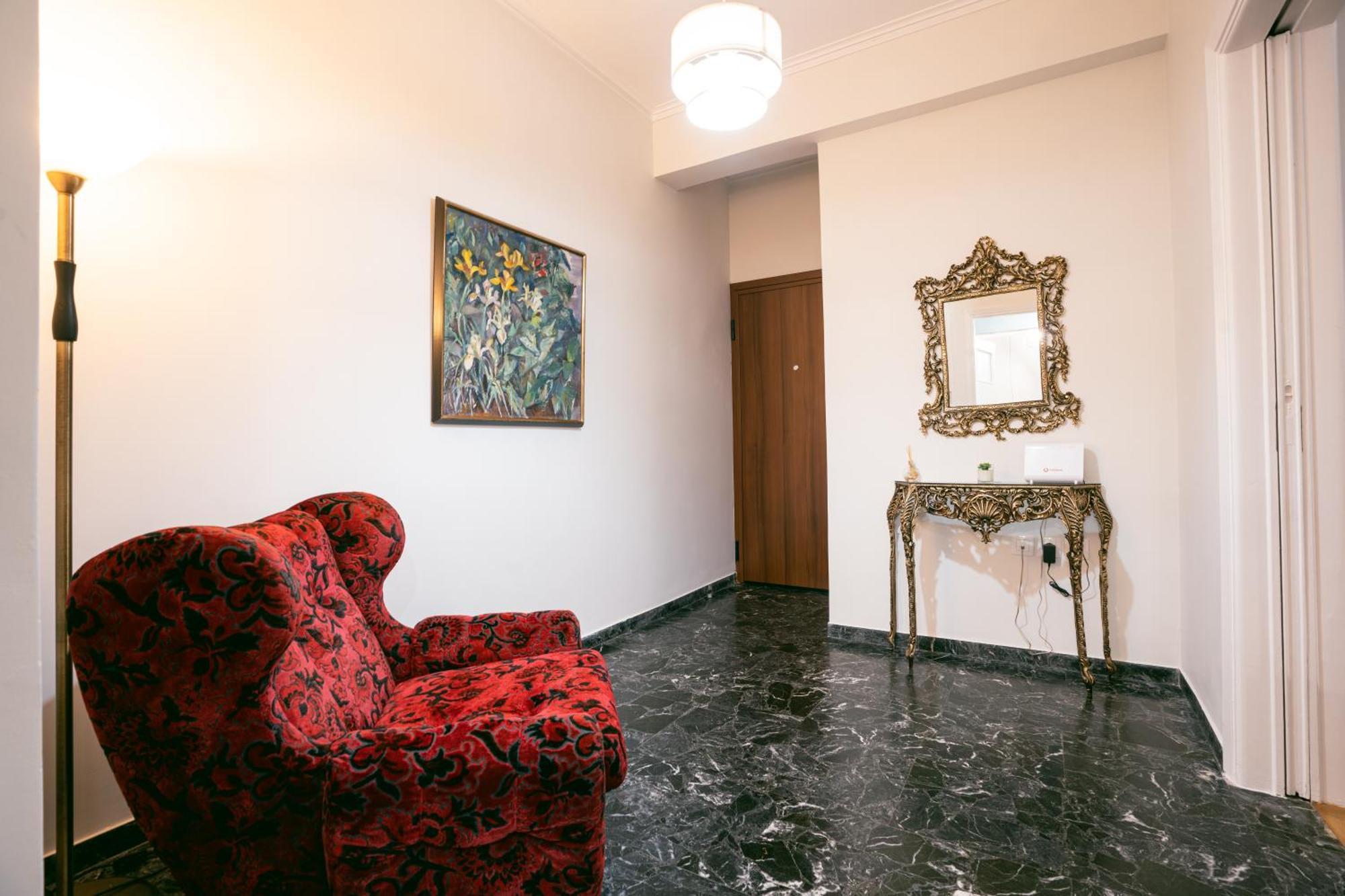 Spacious Comfortable - Gold Serenity Athens