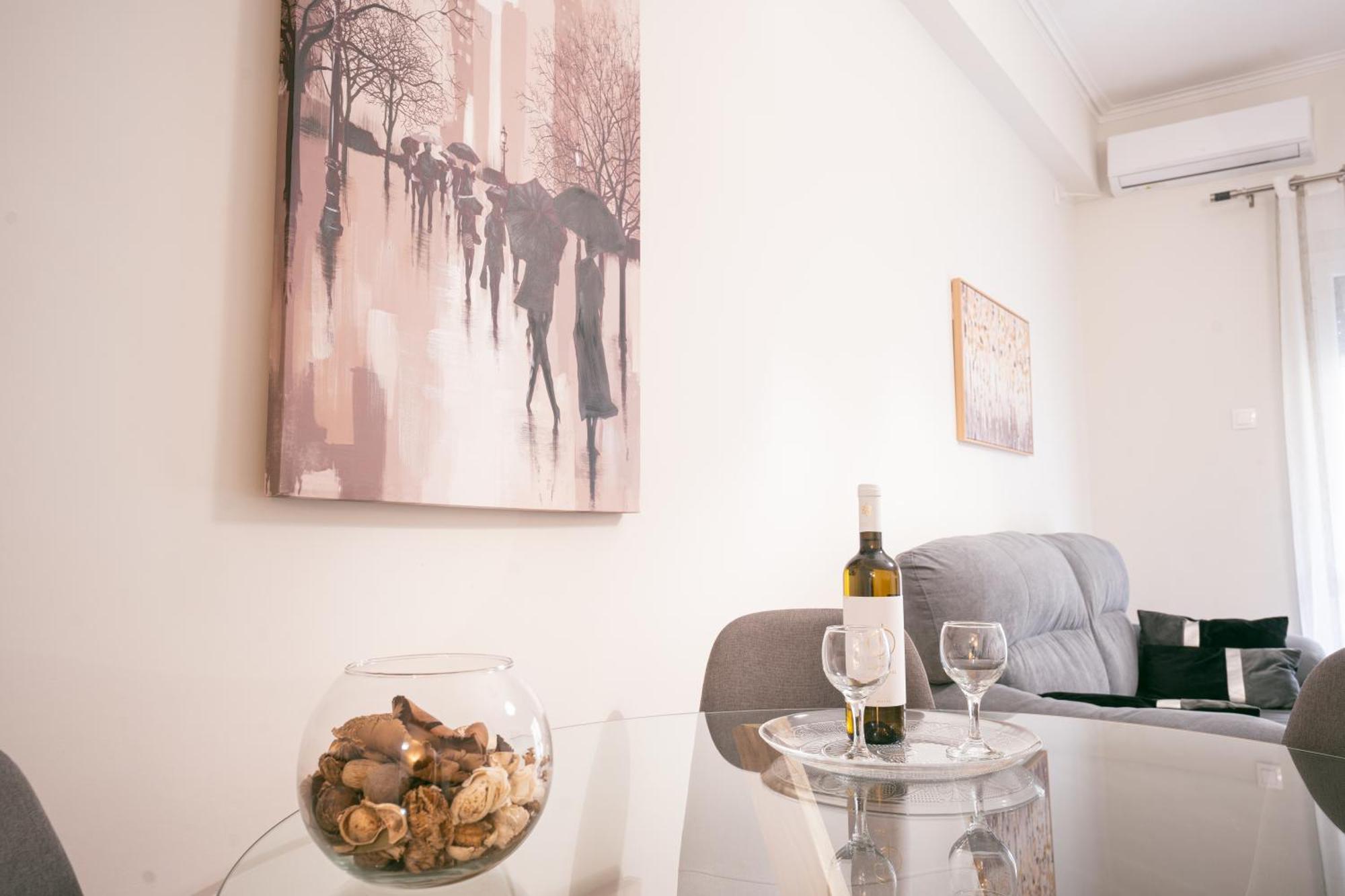 Spacious Comfortable - Gold Serenity * Athens